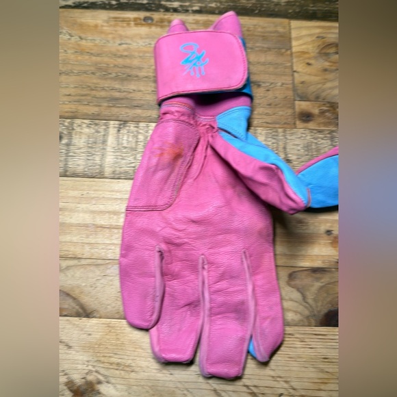 Pink and Blue No Surrender Gloves L - Picture 3 of 13